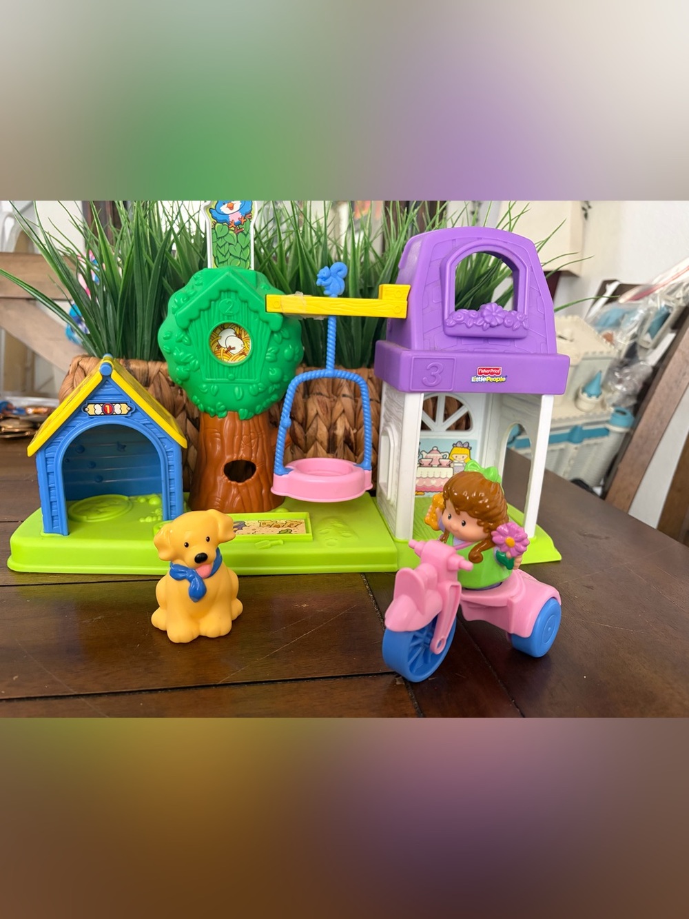 Fisher-Price Little People Peek 'n Discover Backyard